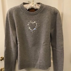 Women’s SweaterThe color is lovely grey that will look perfecwith any clothing.